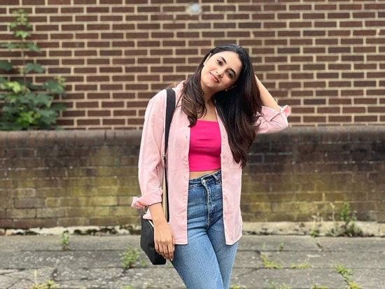 Stylish Poses Of Priyanka Mohan